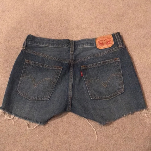 Levi’s 501 Button Down Distressed Shorts - Picture 3 of 3